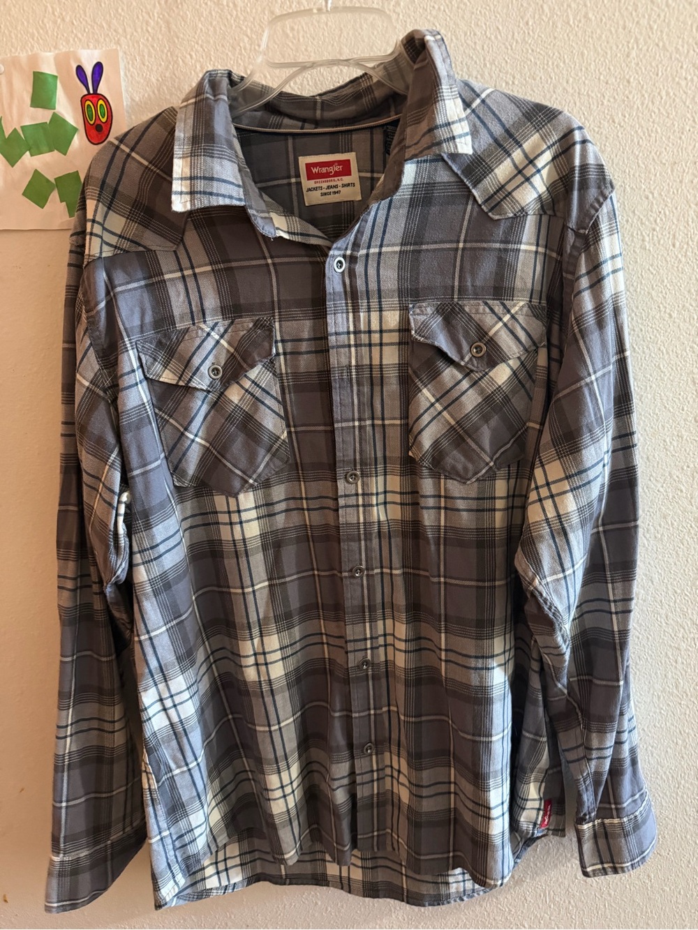Men’s wrangler plaid button down shirt